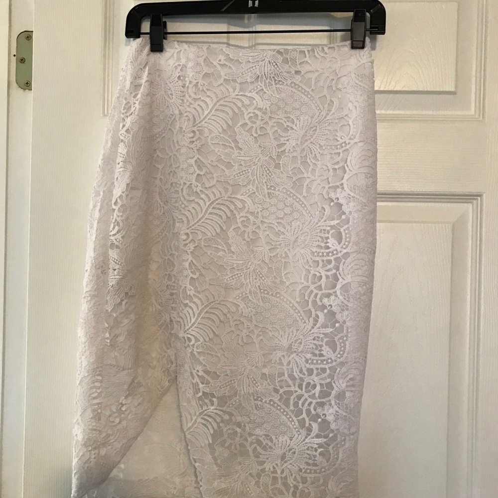 BCBG MaxaZaria White lace skirt. XS. brand NWT
